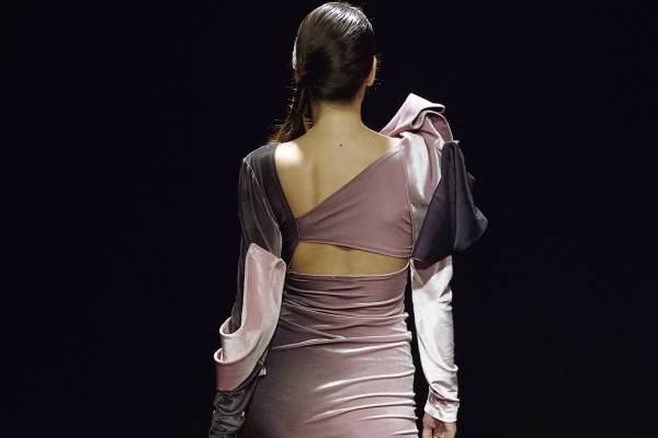 服装背部设计