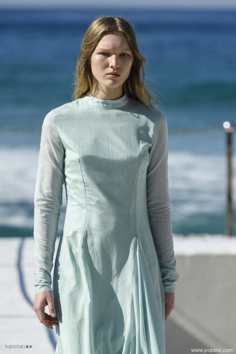 2020年伦敦时装周春夏T台亮点色彩秀-荧光薄荷色