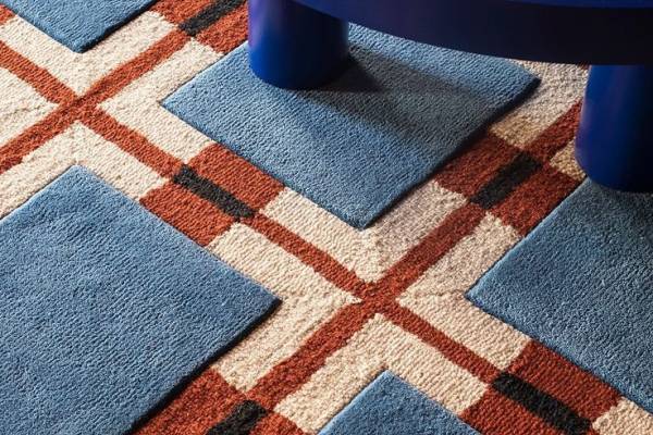 In collaboration with renowned Scandinavian artist Evelina Kroon, LAYERED introduces
a collection that explores the boundary between art and interior design