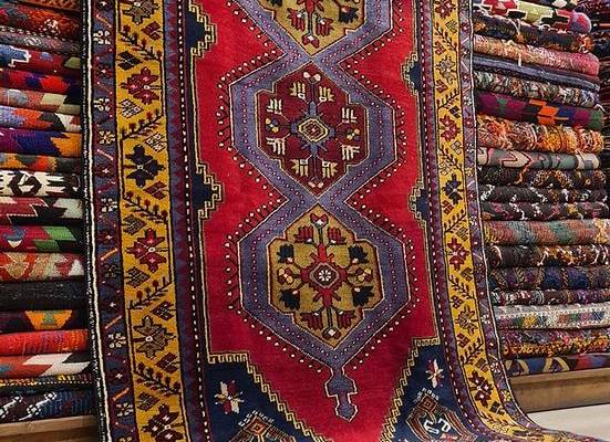 其中包括:antique silk Turkish handwoven rug