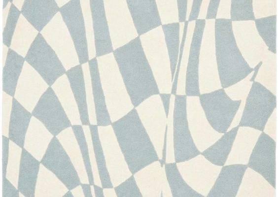 The Safavieh Soho Collection is modern chic mixed with classic elegance. These clean, contemporary designs are modernized to work equally well in both modern and traditional homes. Each rug is handmade of the purest, premium New Zealand Wool, to add clarity and softness. These rugs are accented with viscose, to add silky softness to the wool. This innovative collection is handmade in India.