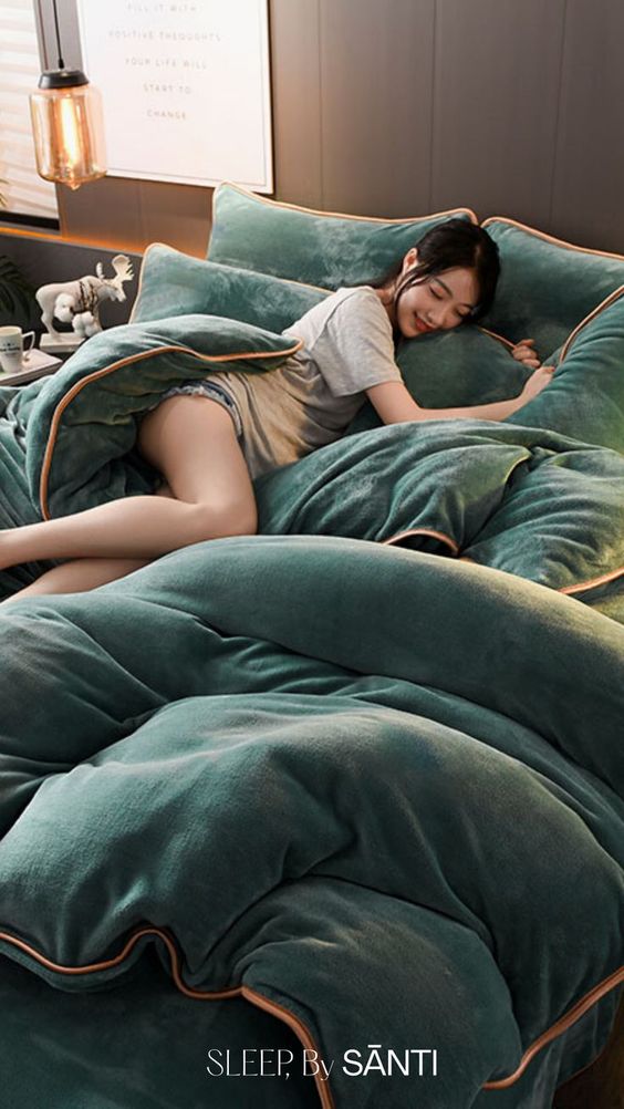 其中包括：Kefalonia Velvet Bedding Set