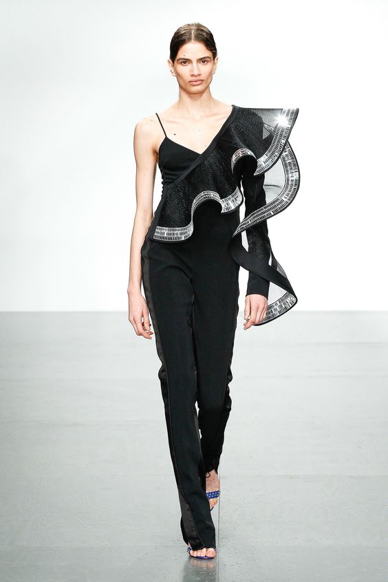 David Koma Spring 2018 Ready-to-Wear Fashion Show