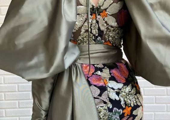 Details:-Tafeta and lace fabric-Valley vista green colour-Mermaid with puff sleeves and open leg-For special occasions