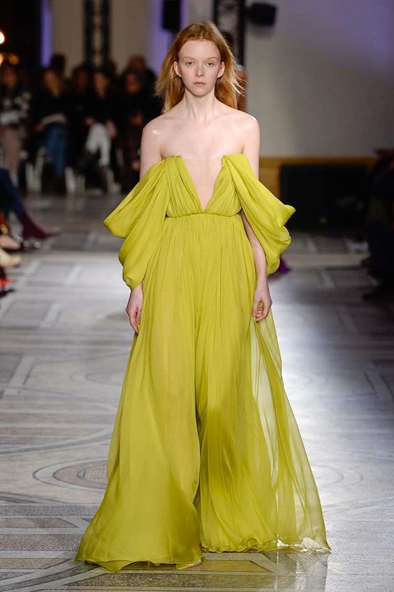 The complete Giambattista Valli Spring 2018 Couture fashion show now on Vogue Runway.