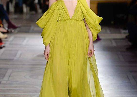 The complete Giambattista Valli Spring 2018 Couture fashion show now on Vogue Runway.