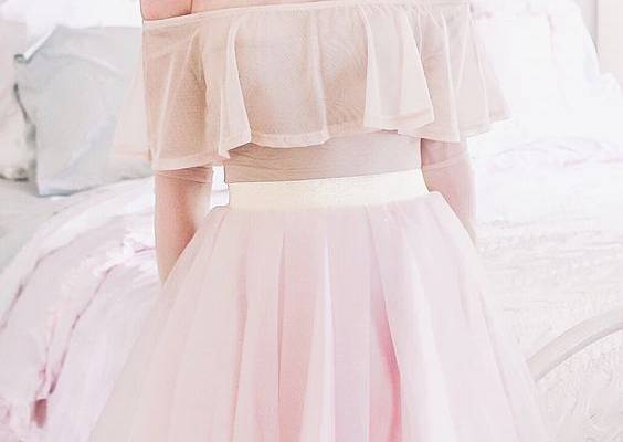 Feminine soft, feminine blog, feminine style, off the shoulder, romantic style, feminine outfits, girly outfits