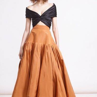 See the full Pre-Fall 2018 collection from Reem Acra.