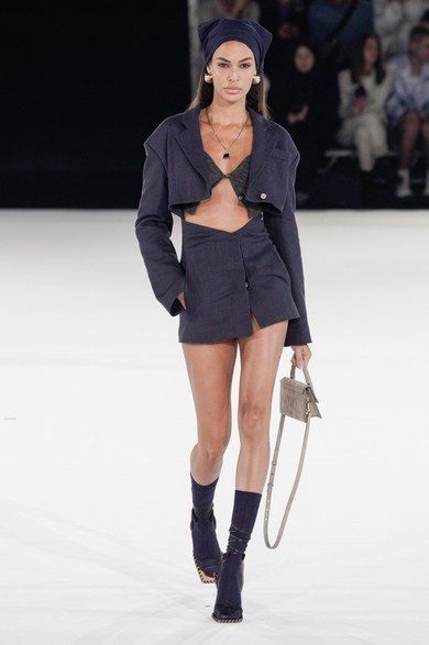 Jacquemus Fall 2020 Menswear collection, runway looks, beauty, models, and reviews.