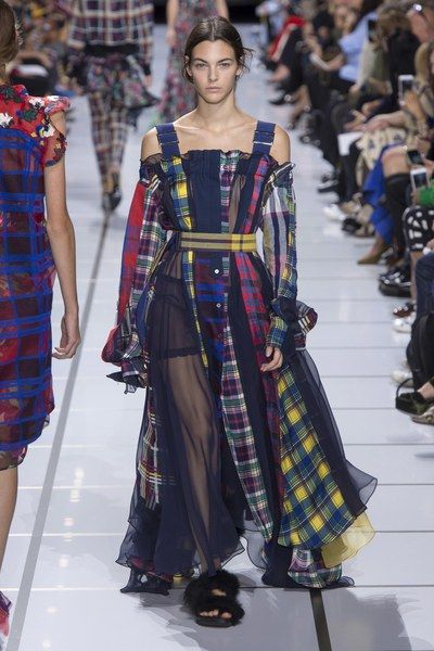 Sacai Spring 2018 Ready-to-Wear Collection Photos – Vogue