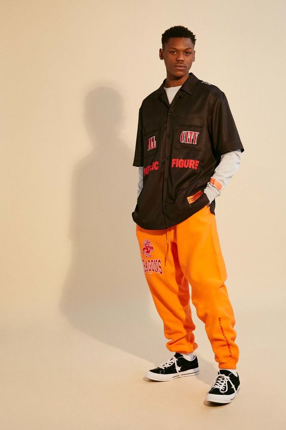 The complete Heron Preston Fall 2018 Menswear fashion show now on Vogue Runway.
