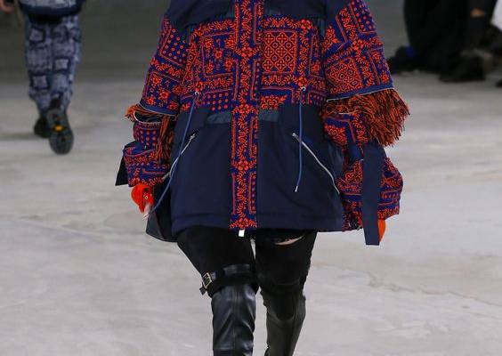 The complete Sacai Fall 2018 Menswear fashion show now on Vogue Runway.