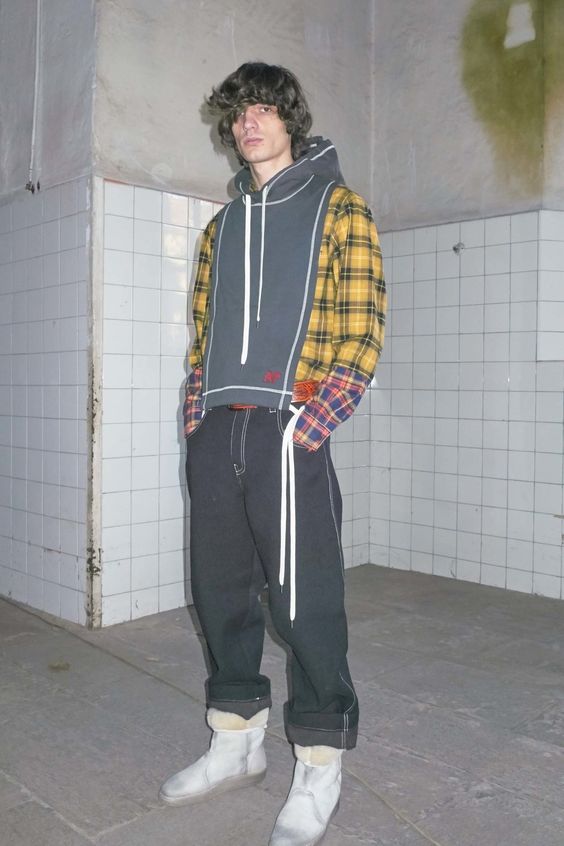 The complete Andrea Pompilio Fall 2018 Menswear fashion show now on Vogue Runway.