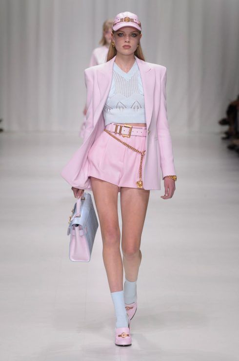 “Địa chấn” lặp lại trên sàn diễn thời trang Versace Xuân-Hè 2018 – ELLE