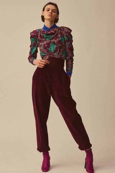 The complete Isabel Marant Pre-Fall 2018 fashion show now on Vogue Runway.