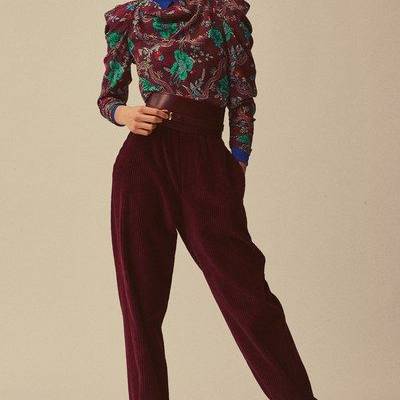 The complete Isabel Marant Pre-Fall 2018 fashion show now on Vogue Runway.