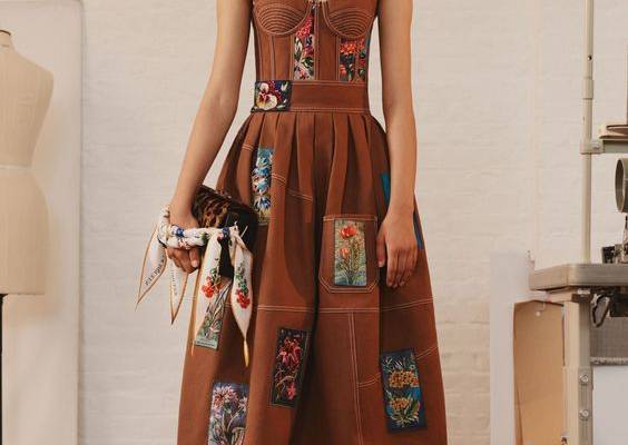 Alexander McQueen Resort 2018 Fashion Show