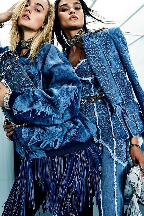 See the complete Balmain Resort 2018 collection.