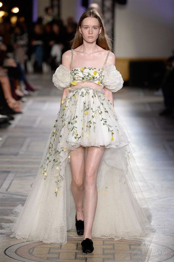 The complete Giambattista Valli Spring 2018 Couture fashion show now on Vogue Runway.