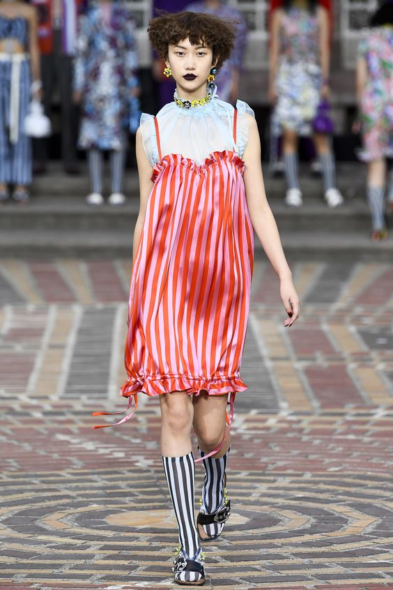 See the complete Kenzo Spring 2018 Ready-to-Wear collection.