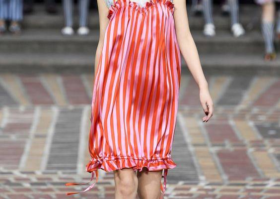 See the complete Kenzo Spring 2018 Ready-to-Wear collection.