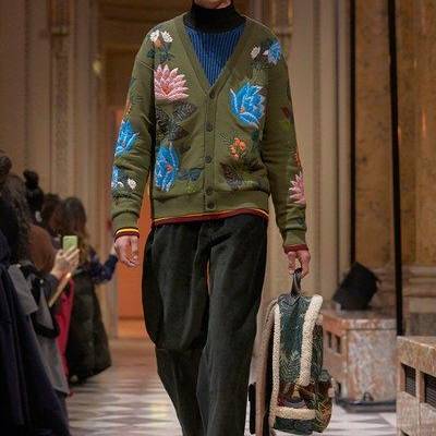 The complete Kenzo La Collection Memento Fall 2018 Ready-to-Wear fashion show now on Vogue Runway.