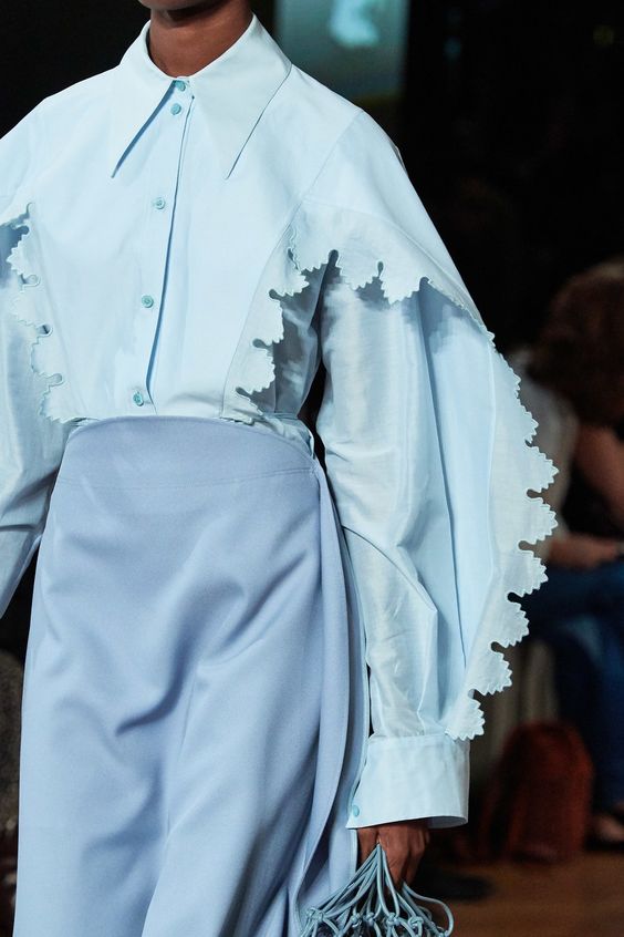 Stella McCartney Spring 2020 Ready-to-Wear collection, runway looks, beauty, models, and reviews.