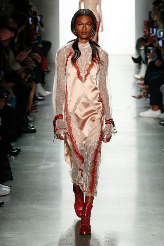 The complete Jonathan Simkhai Fall 2018 Ready-to-Wear fashion show now on Vogue Runway.