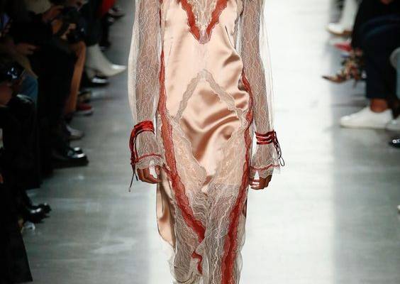 The complete Jonathan Simkhai Fall 2018 Ready-to-Wear fashion show now on Vogue Runway.