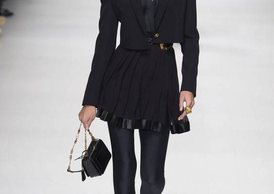 Versace Spring 2018 Ready-to-Wear Fashion Show