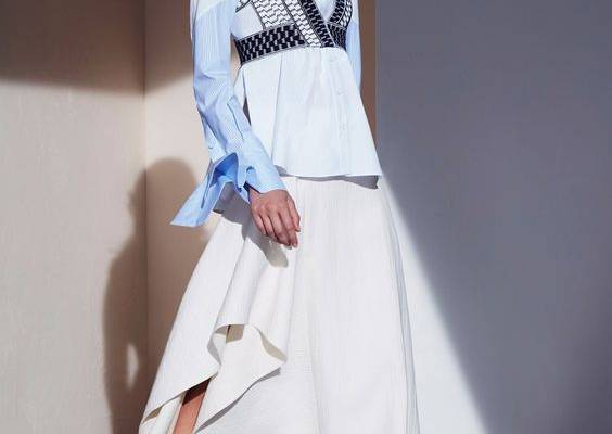 See the complete BCBG Max Azria Resort 2017 collection.