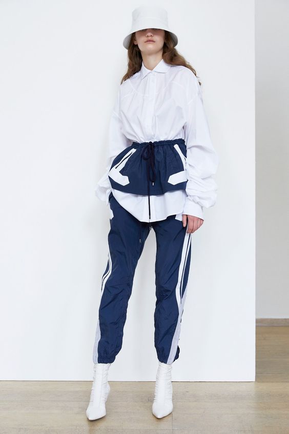 Preen by Thornton Bregazzi Resort 2019 collection, runway looks, beauty, models, and reviews.