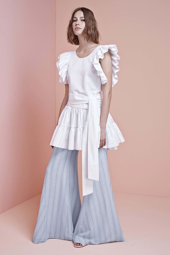 The complete Jill Stuart Resort 2017 fashion show now on Vogue Runway.