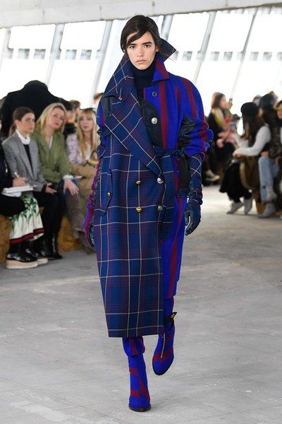 The complete Sacai Fall 2018 Ready-to-Wear fashion show now on Vogue Runway.