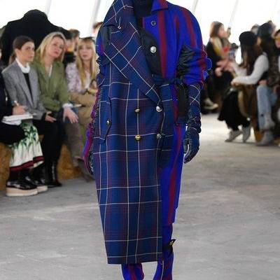 The complete Sacai Fall 2018 Ready-to-Wear fashion show now on Vogue Runway.