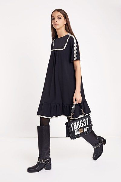 The complete Red Valentino Fall 2018 Ready-to-Wear fashion show now on Vogue Runway.