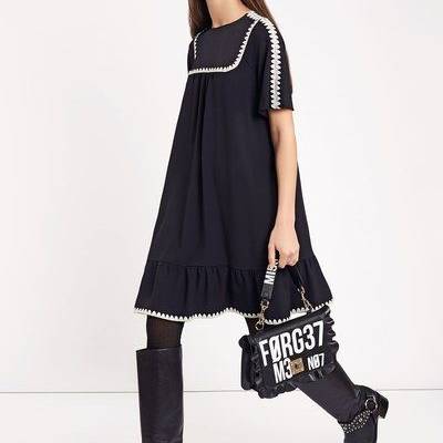 The complete Red Valentino Fall 2018 Ready-to-Wear fashion show now on Vogue Runway.