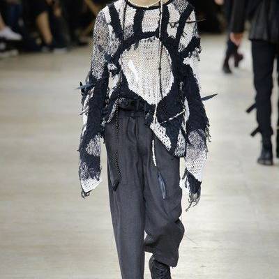 See the complete Ann Demeulemeester Spring 2017 Menswear collection.