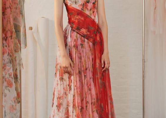 Alexander McQueen Resort 2018 Collection Photos - Vogue