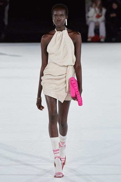 Jacquemus Fall 2020 Menswear collection, runway looks, beauty, models, and reviews.