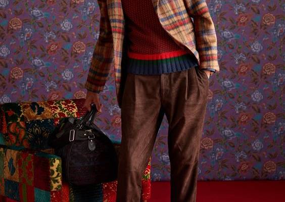 The complete Etro Fall 2018 Menswear fashion show now on Vogue Runway.