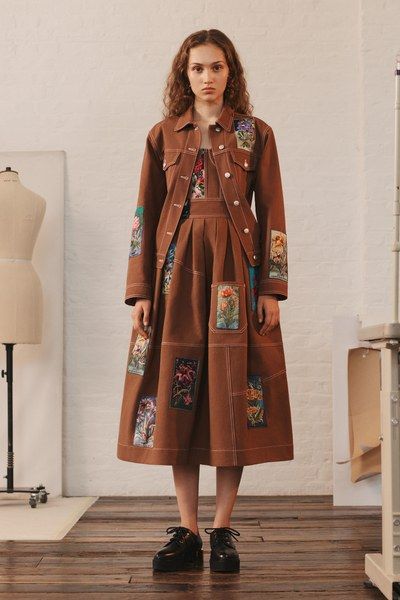 Alexander McQueen Resort 2018 Fashion Show