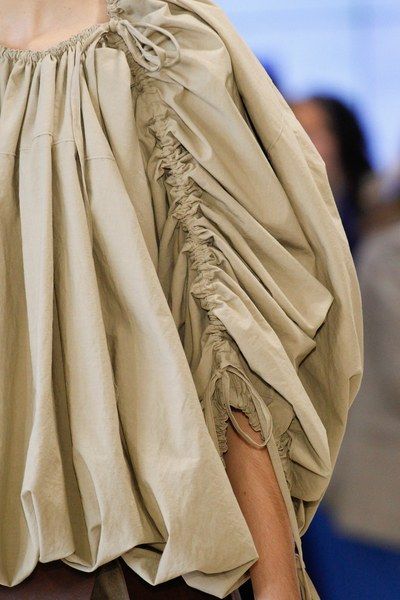 See detail photos for Loewe Spring 2017 Ready-to-Wear collection.