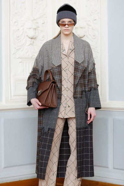 The complete Alena Akhmadullina Fall 2018 Ready-to-Wear fashion show now on Vogue Runway.