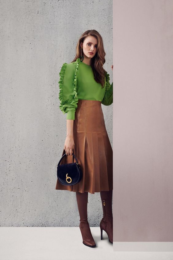 The complete Escada Fall 2018 Ready-to-Wear fashion show now on Vogue Runway.