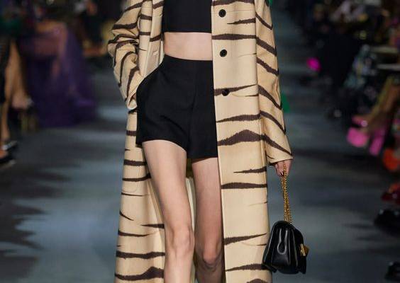 Ni serpiente ni leopardo: el ‘animal print’ que es tendencia en primavera de 2022 es el estampado de tigre