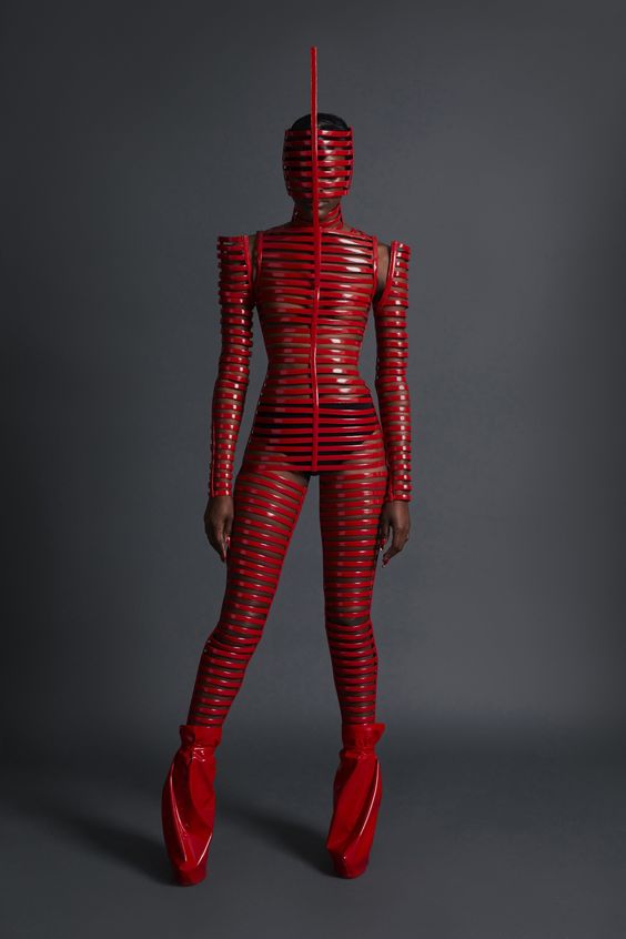 Gareth Pugh Spring 2018 Ready-to-Wear Fashion Show