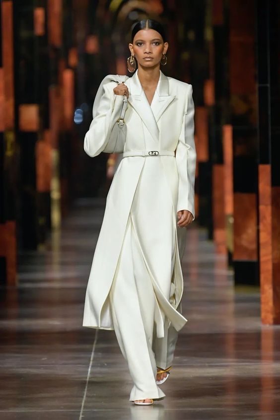 Taís Vieira: a new face brasileira que abriu o desfile da Fendi em Milão