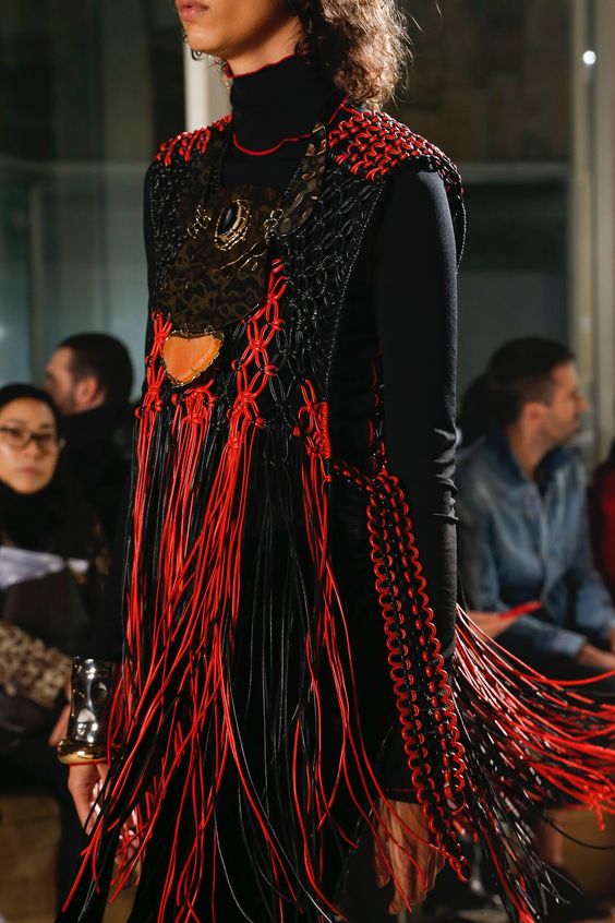 The complete Proenza Schouler Fall 2018 Ready-to-Wear fashion show now on Vogue Runway.