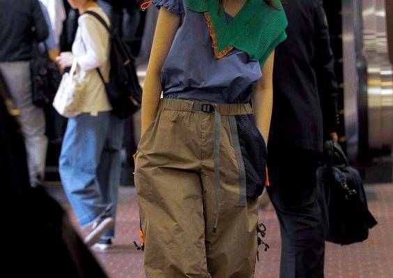 Kolor Spring 2019 Menswear collection, runway looks, beauty, models, and reviews.